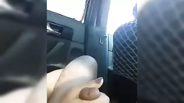 Нежный минет от узбекской подруги в машине
