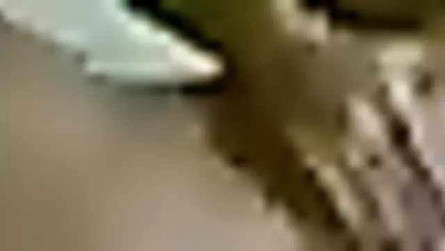 Узбекская худышка танцует стриптиз